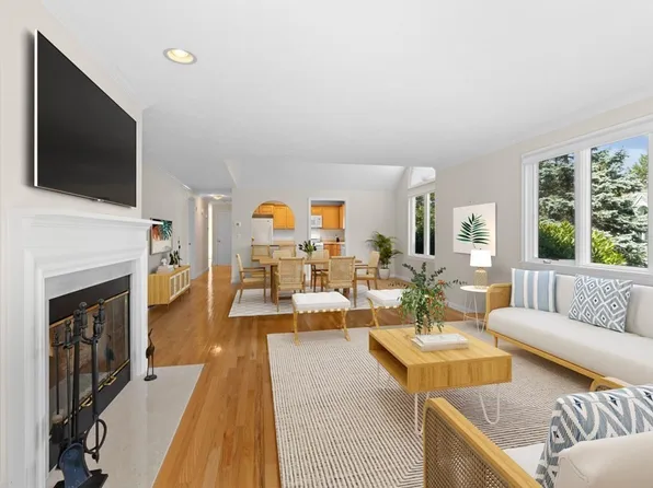 14 Beacon Ct Unit 14, Mashpee, MA 02649