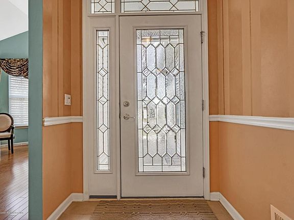 3rd image of 206 Enclave Blvd