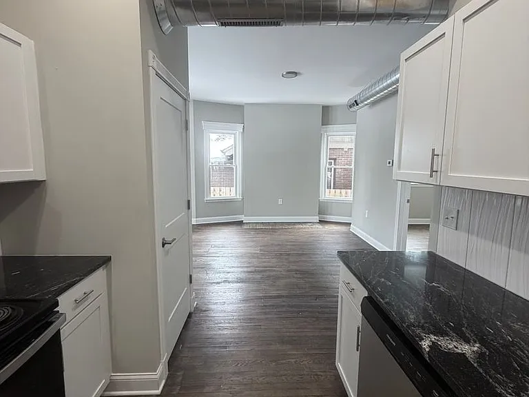 445 E Grand Blvd — Photo 16