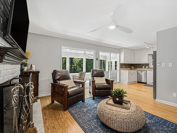 4th image of 6265 Lakeview Dr