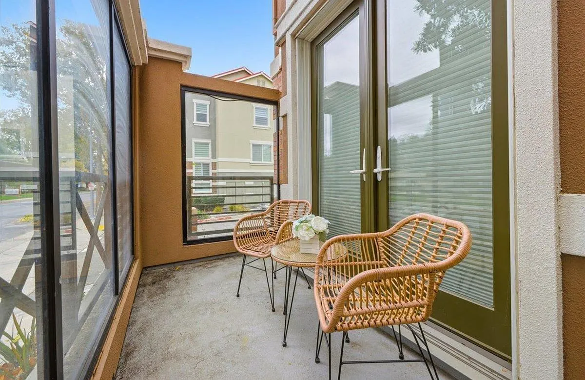 3 bed, 3.0 bath, 1923 sqft, $4,500 — Photo 4
