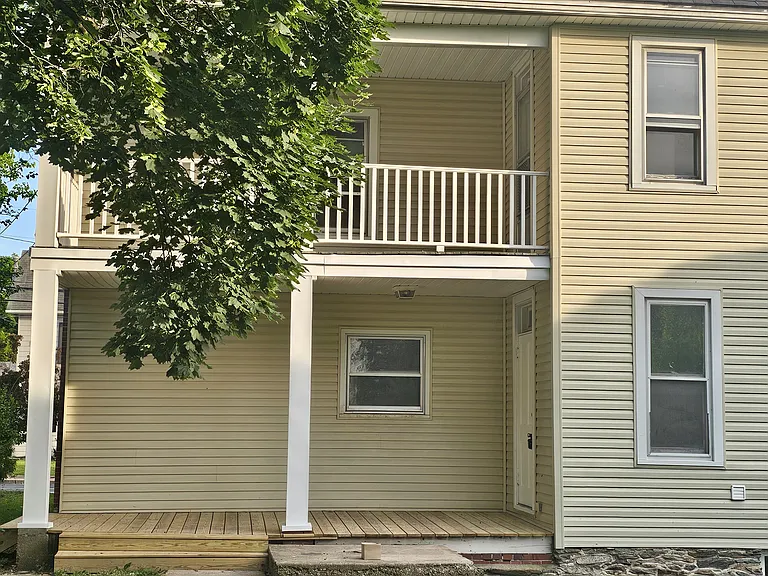 102 E York St — Photo 23