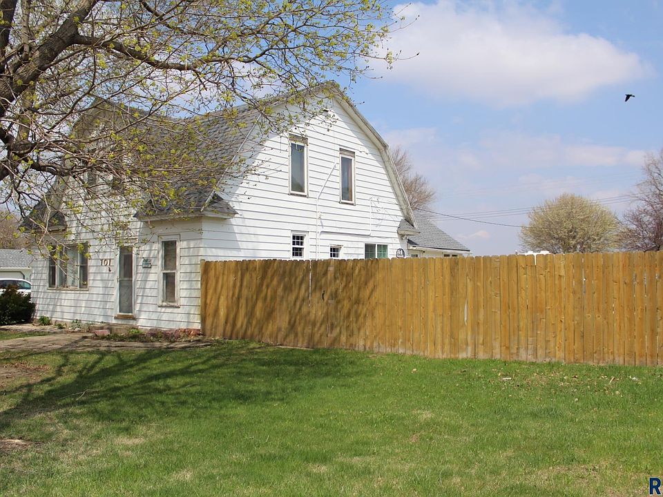1st image of 101 E Luverne St