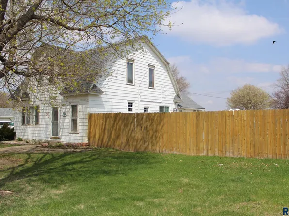 101 E Luverne St, Magnolia, MN 56158