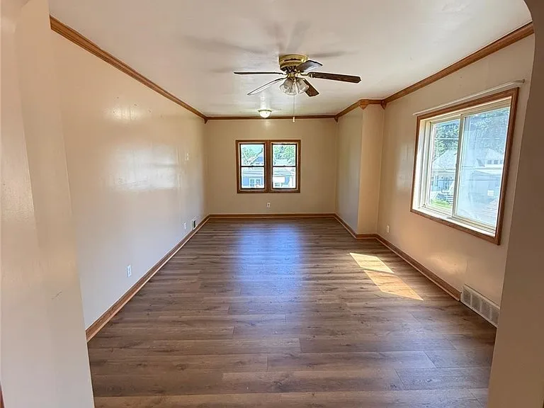 21 Amber St #UPPER — Photo 6