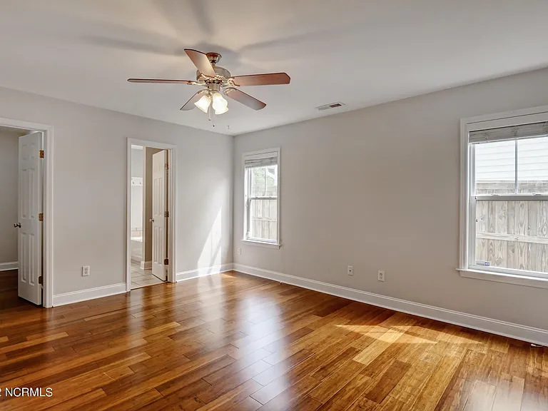 611 Catamaran Dr — Photo 12