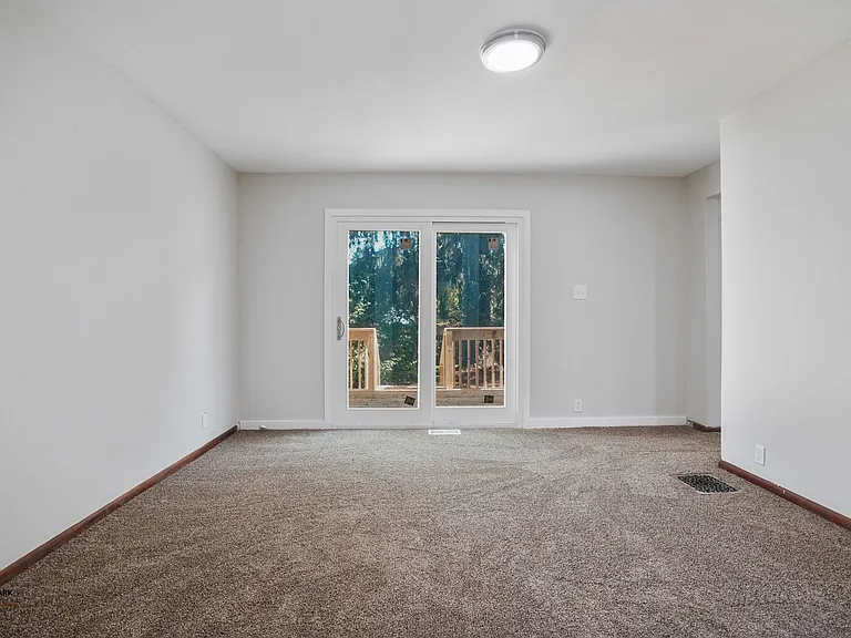 588 Mount Vernon Rd — Photo 13