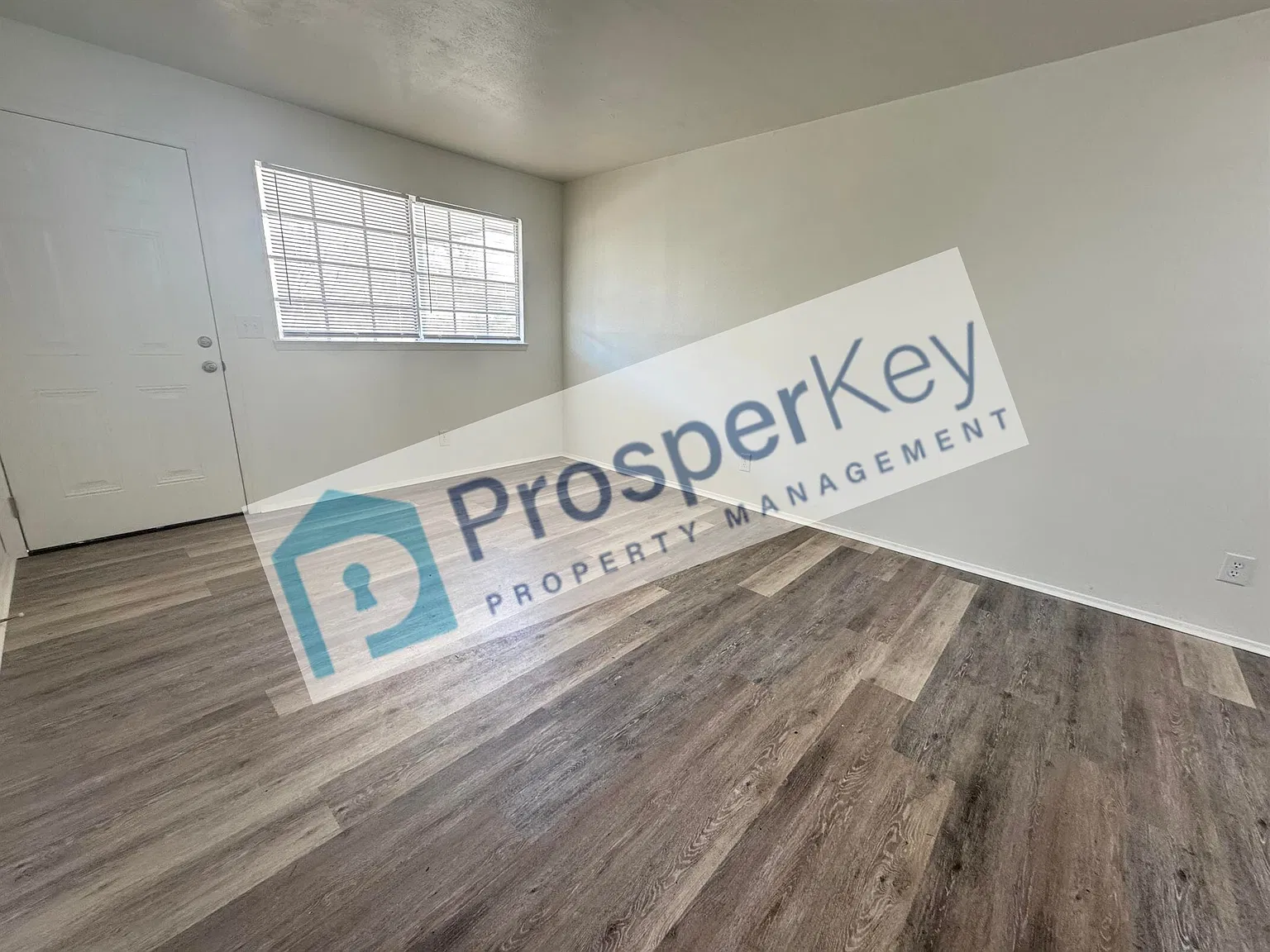 4704 Estonia St — Photo 3
