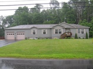 68 Chestnut St, Johnstown, NY 12095