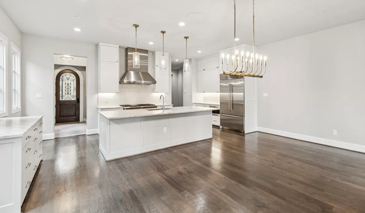 5 bed, 4399 sqft, $14,000 — Photo 3