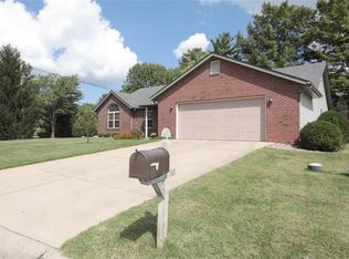 1869 Spruce Hill Dr, Belleville, IL 62221