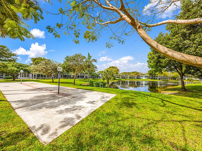 4261 W Palm Aire Dr #204 — Photo 36