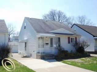 20480 Hollywood St, Harper Woods, MI 48225