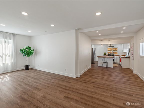 4th image of 4106 S Yakima Avenue