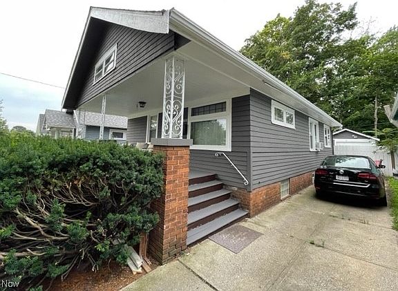 2nd image of 3618 W 122nd St