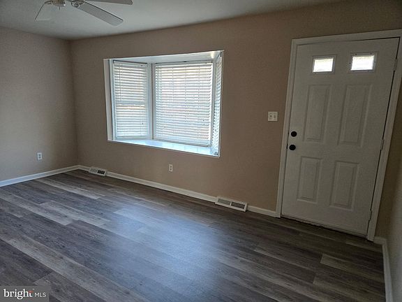 3rd image of 63 Forest Creek Dr