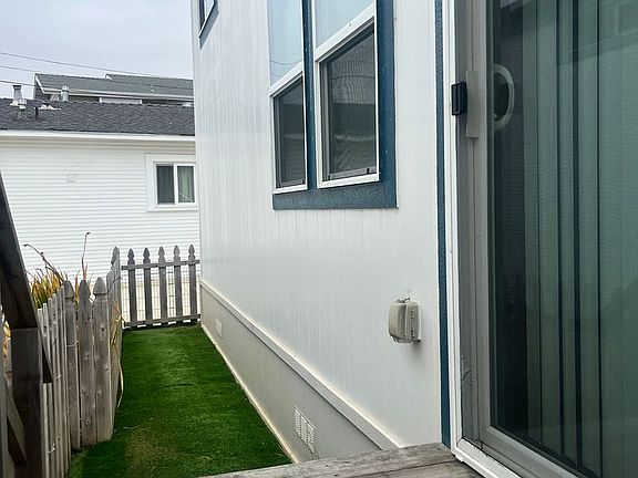 2nd image of 1105 Morro Ave