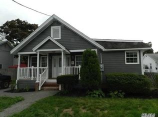 22 Pearl St, Patchogue, NY 11772