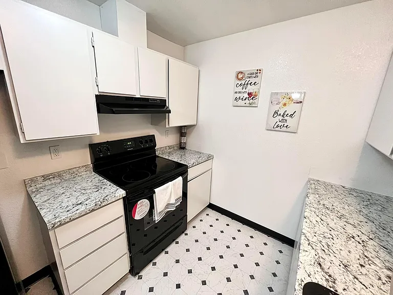 12401 Landmark St #10 — Photo 8