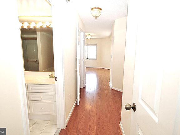 4th image of 2151 Jamieson Ave Unit 2009