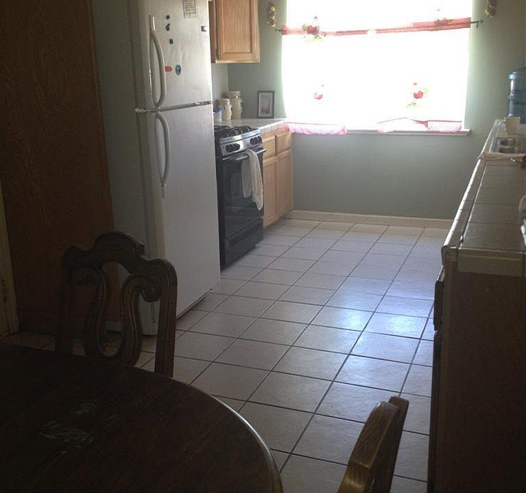 2nd image of 1481 Youngs Ln