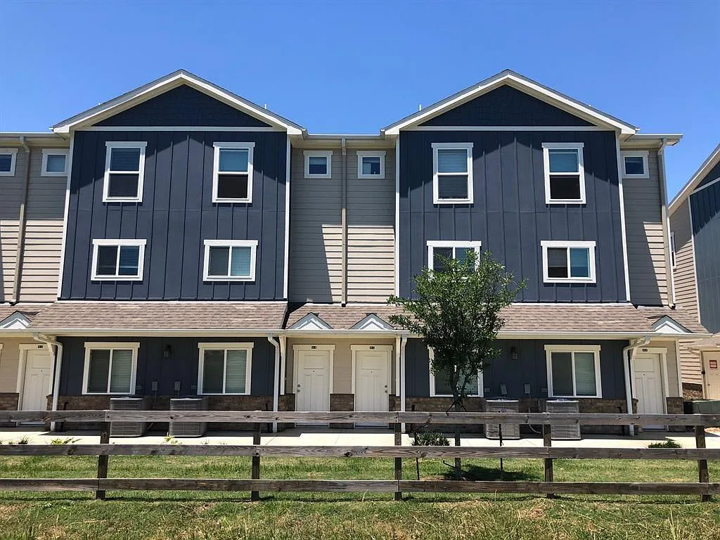 3 bed, 2.5 bath, 1651 sqft, $1,750 — Photo 4