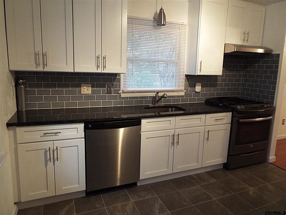 4th image of 1 Glen St