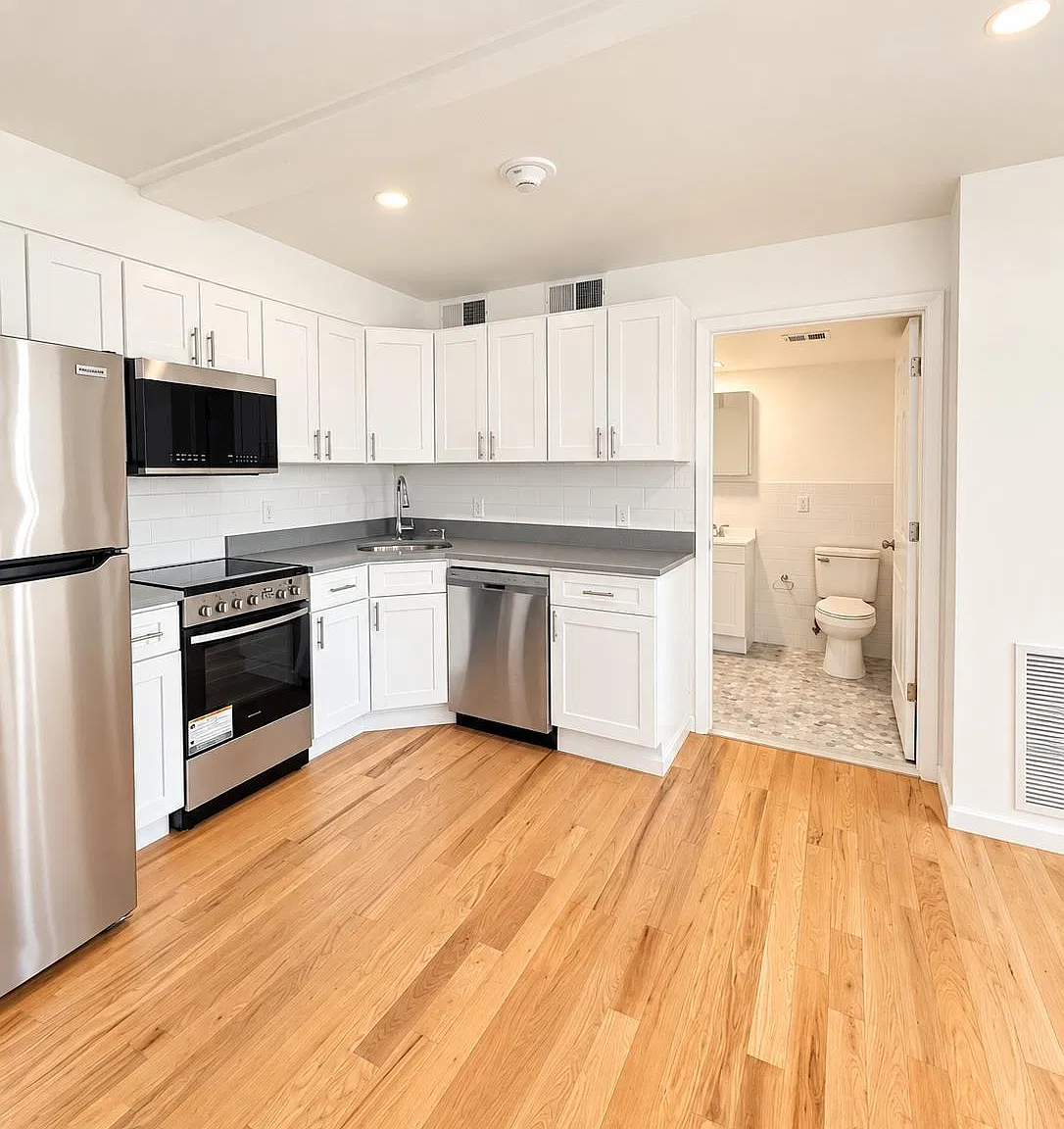 1 bed, 1.0 bath, 808 sqft, $1,950 — Photo 3