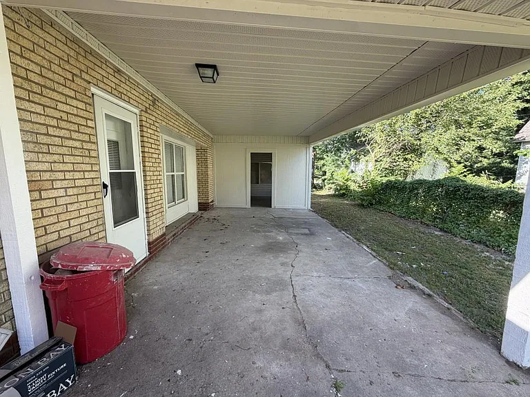 401 S Scraper St — Photo 8