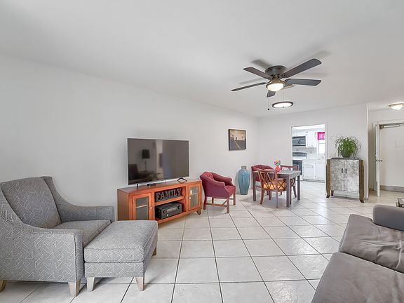 5th image of 5483 Cresthaven Boulevard #E