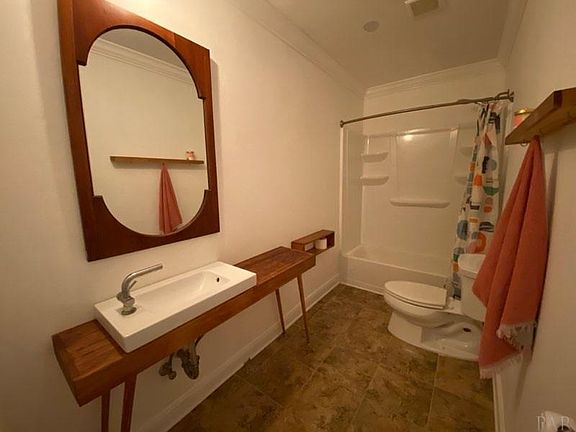 4th image of 712 Gentian Dr