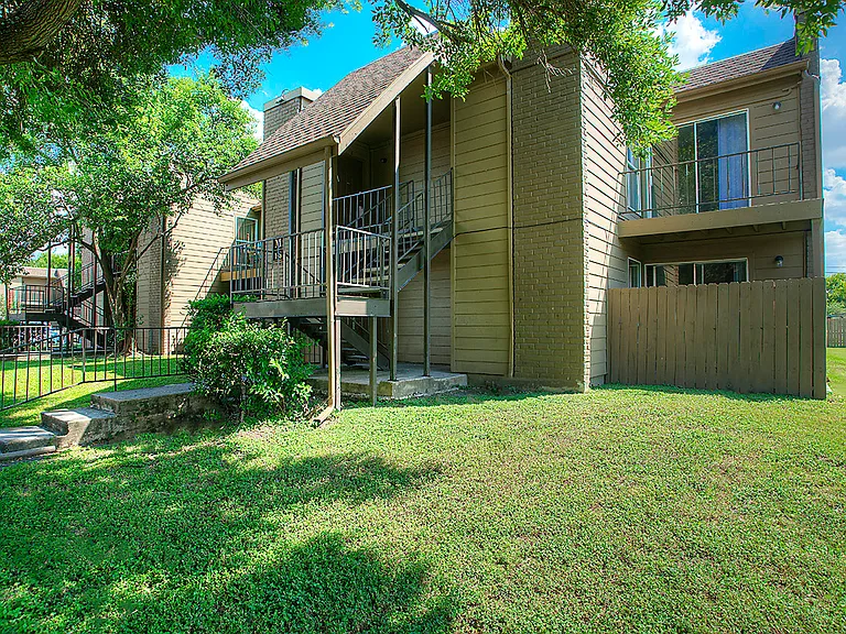 CrestWind Townhomes and Apartments — Photo 33