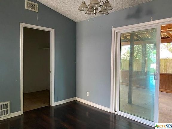 5th image of 1005 Lindsey Cir