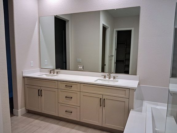 3rd image of 2739 Hickory Ln