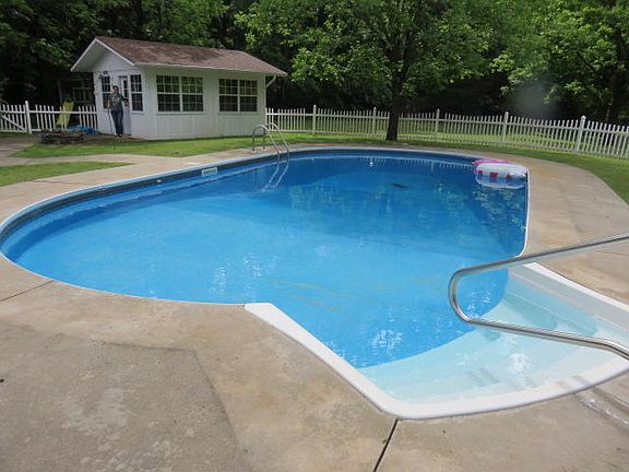 5th image of 229 W Country Club Dr