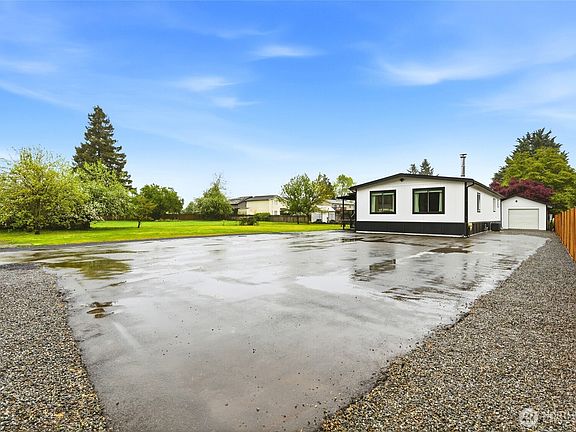 3rd image of 115 1/2 3rd Avenue SW