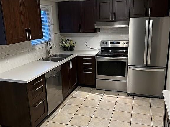 5th image of 114 Stephen Dr