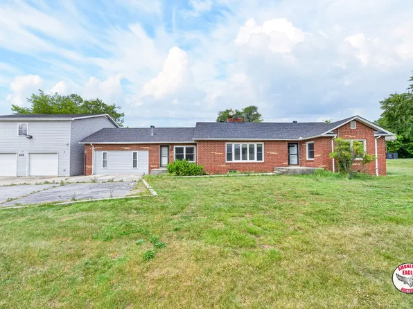 208 E 7th St, Livingston, TN 38570