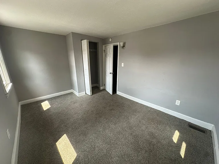 21 Girard Ave — Photo 9