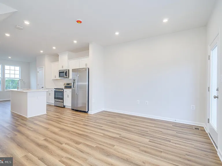 82 Coolidge Ave — Photo 10