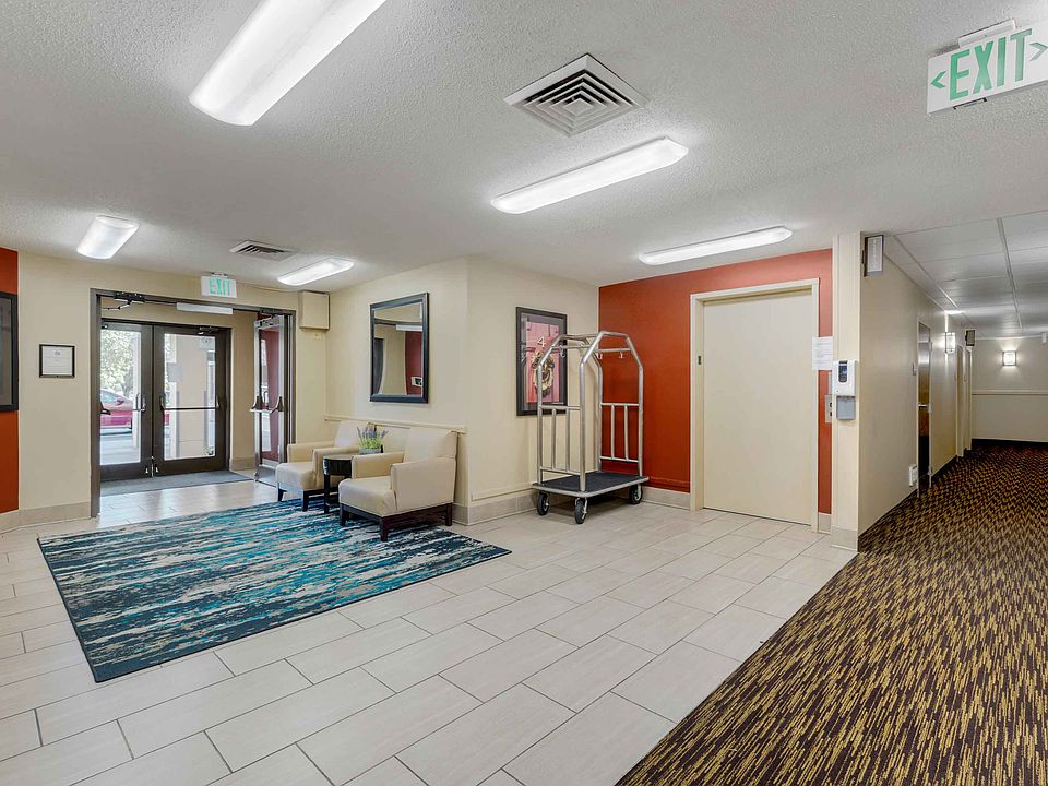 Lobby and Guest Check-in