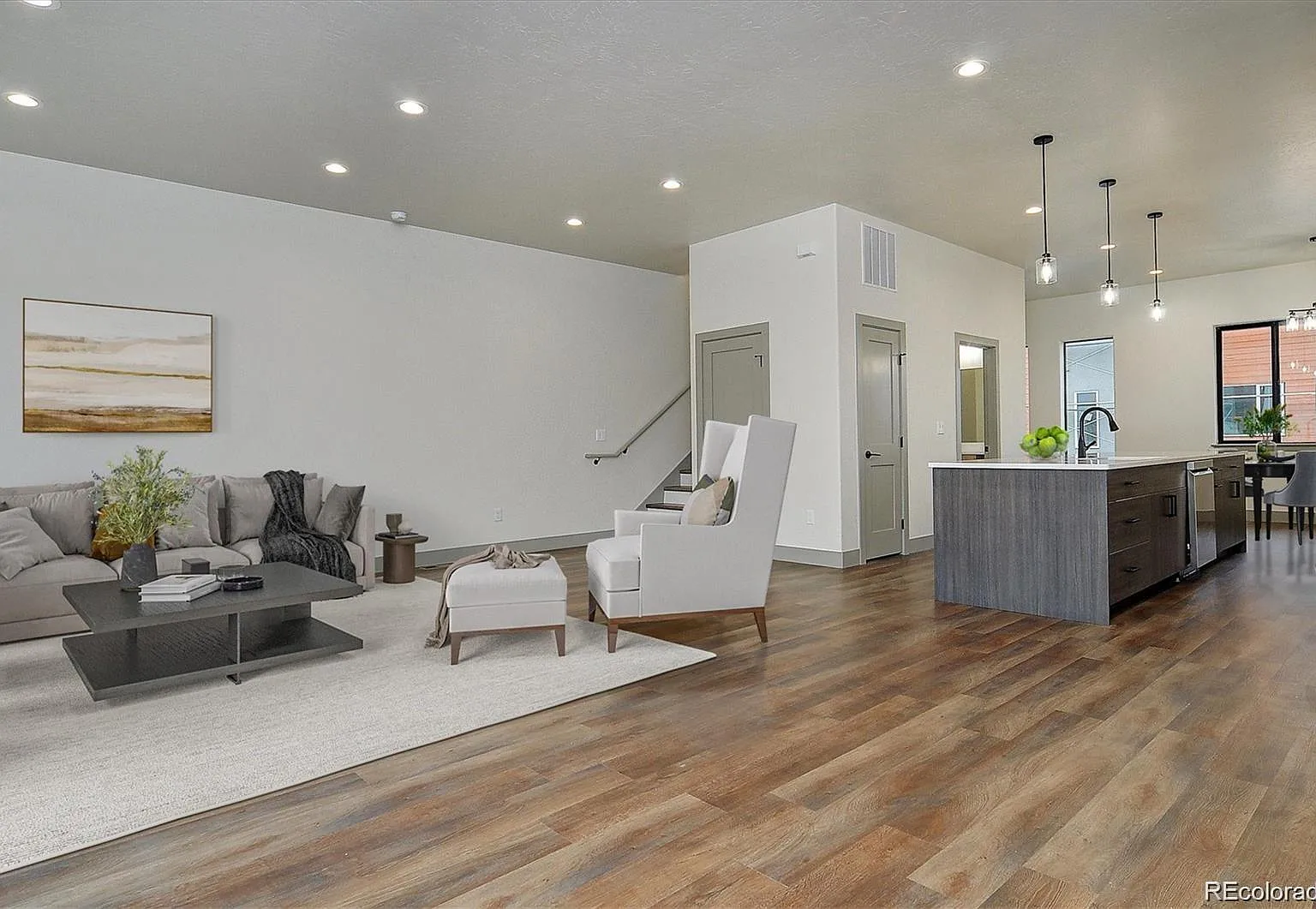 4 bed, 3.5 bath, 2425 sqft, $3,200 — Photo 2