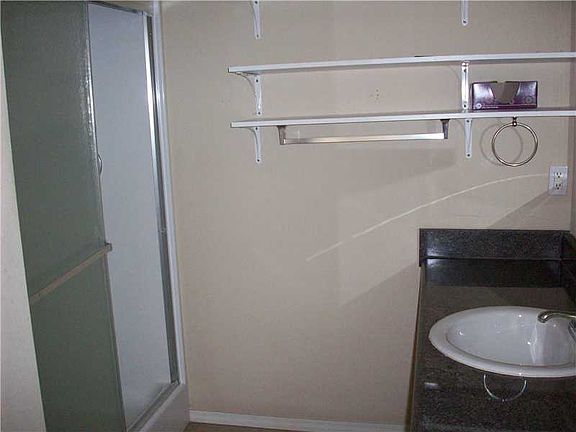 4th image of 2615 Park Ave