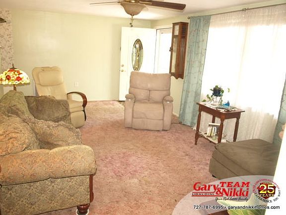 3rd image of 3230 Pineview Dr