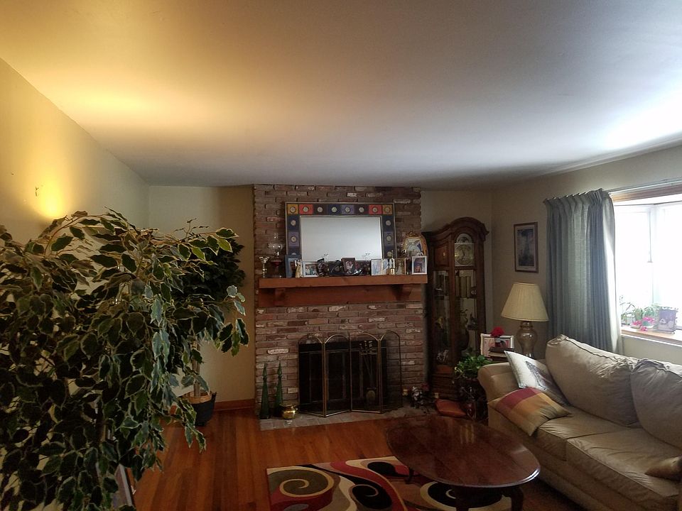 Wood burning fireplace in Family room!