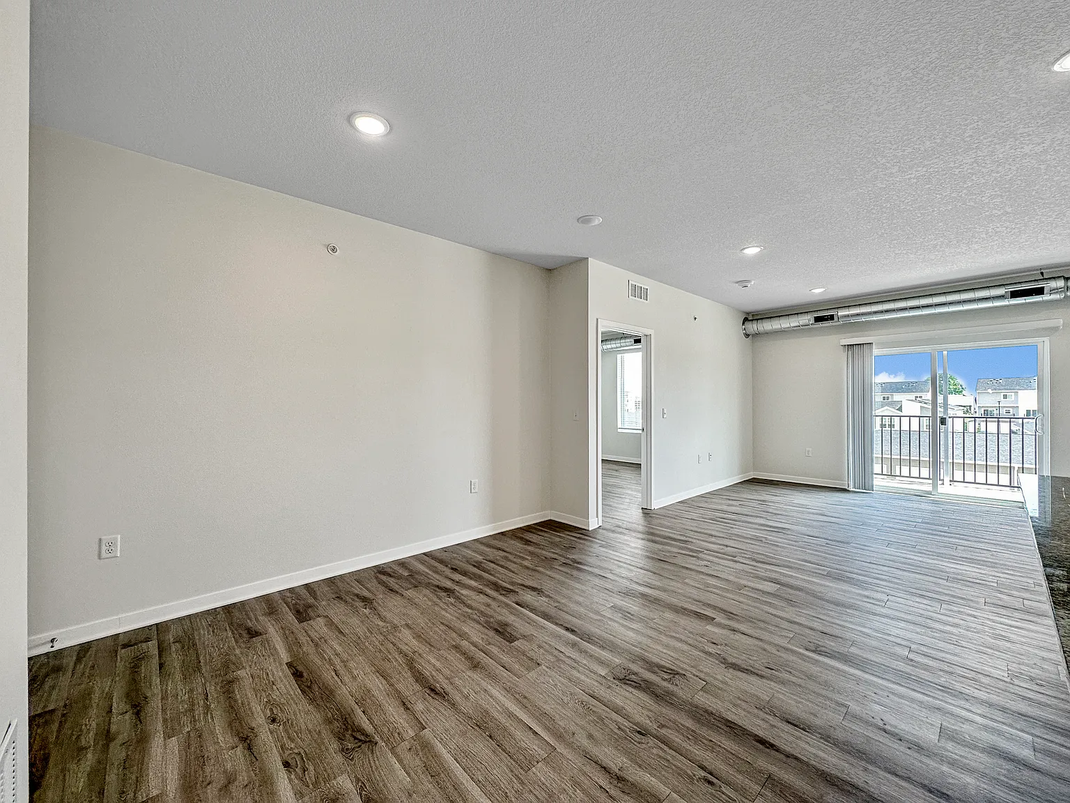 3 bed, 1383 sqft, $1,629 — Photo 4