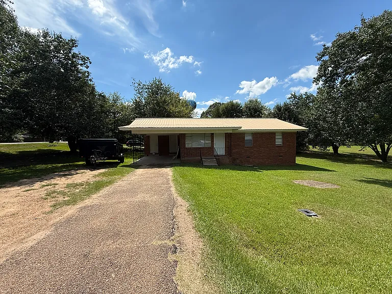 362 Reagan Dr — Photo 1