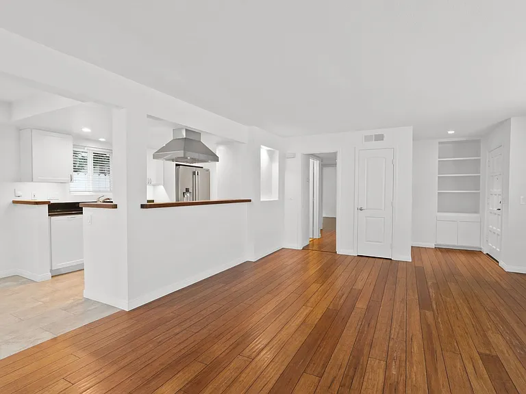 317 1/2 Heliotrope Ave — Photo 7