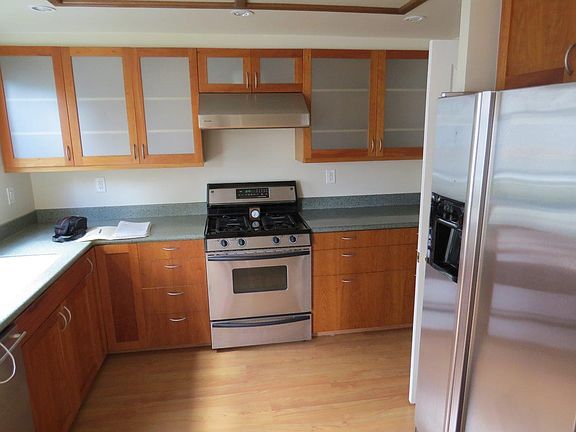 4th image of 39 Appian Way Unit D