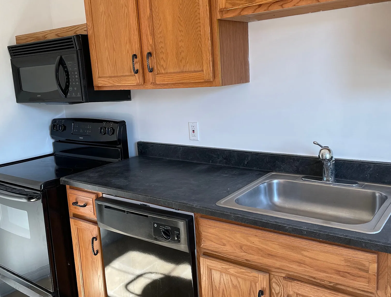 3 bed, 1130 sqft, $1,850 — Photo 4